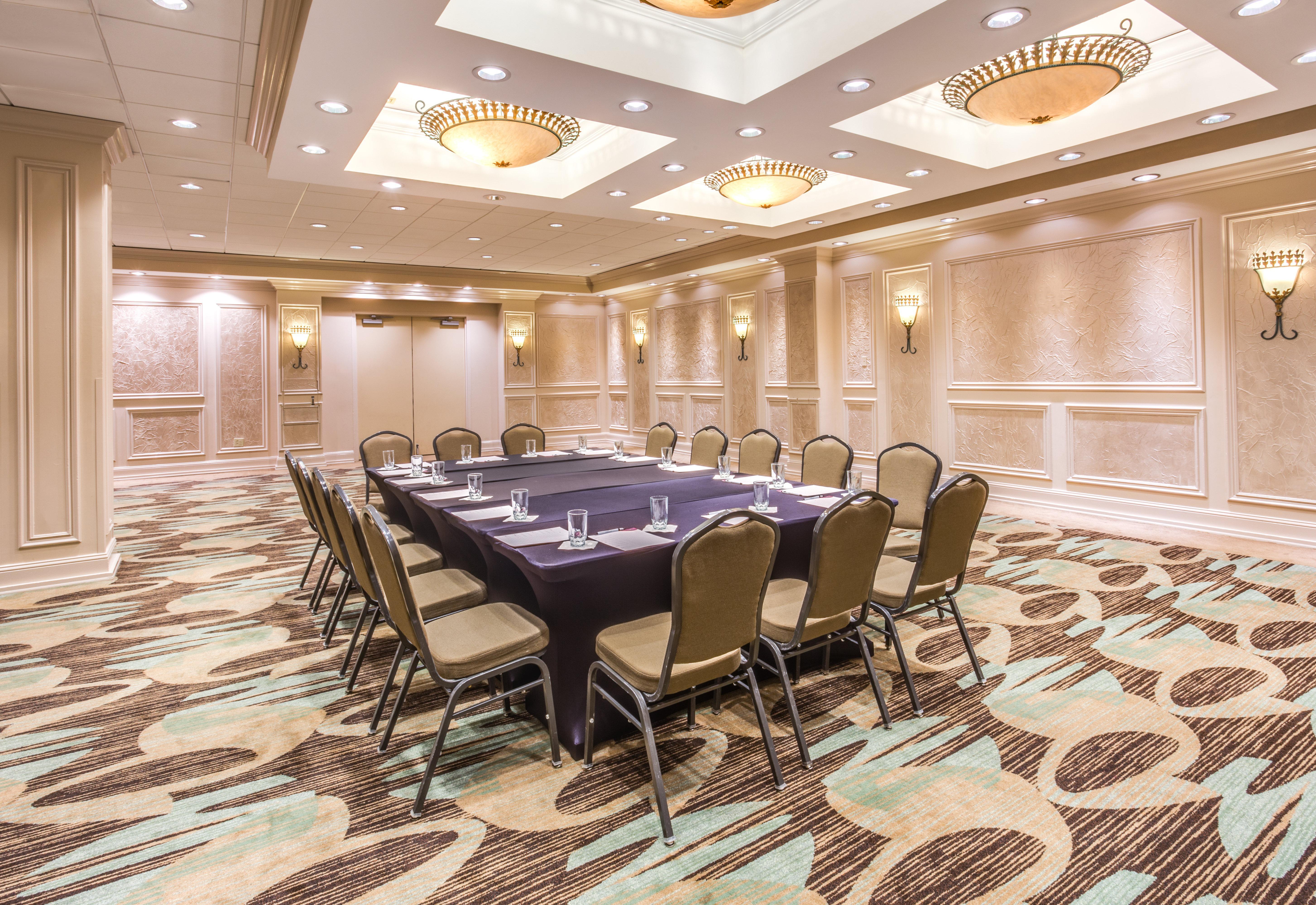 Crowne Plaza Executive Center Baton Rouge By Ihg Hotel Bagian luar foto